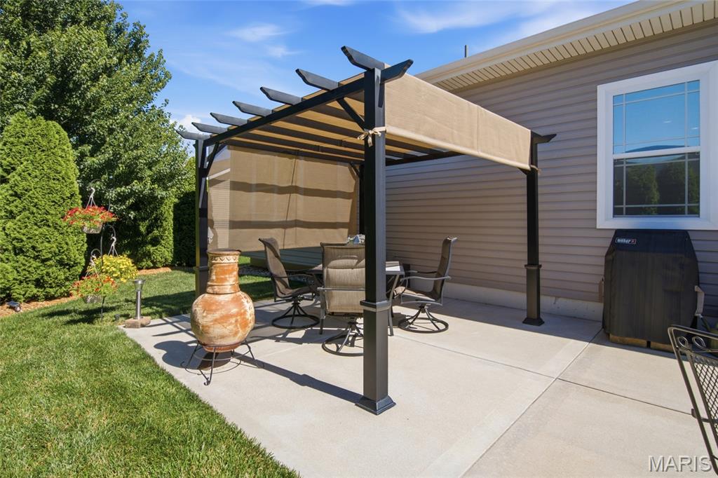 608 Willowbrook Way
