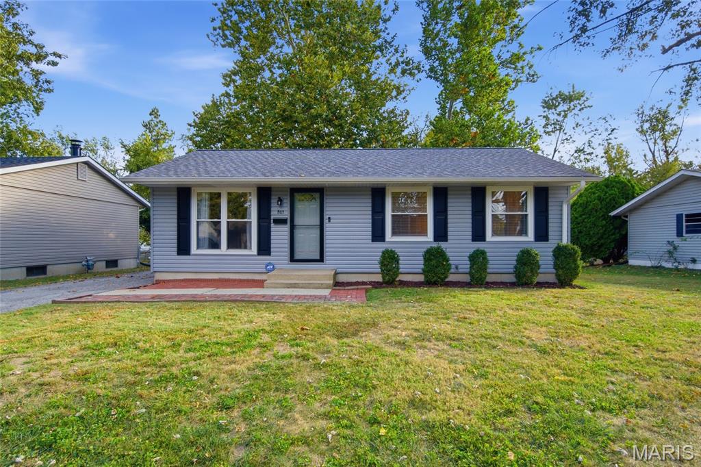 803 W Nixon Drive