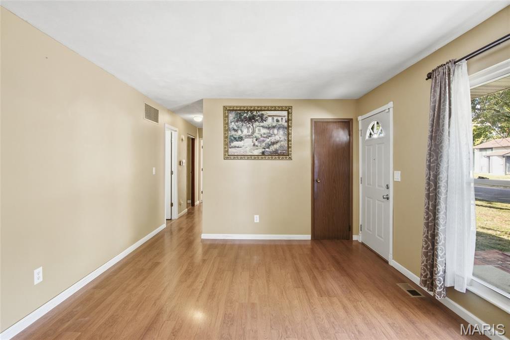 803 W Nixon Drive