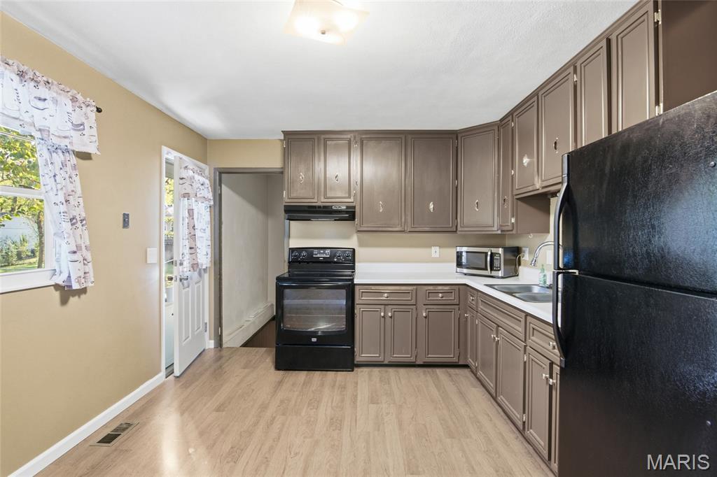 803 W Nixon Drive