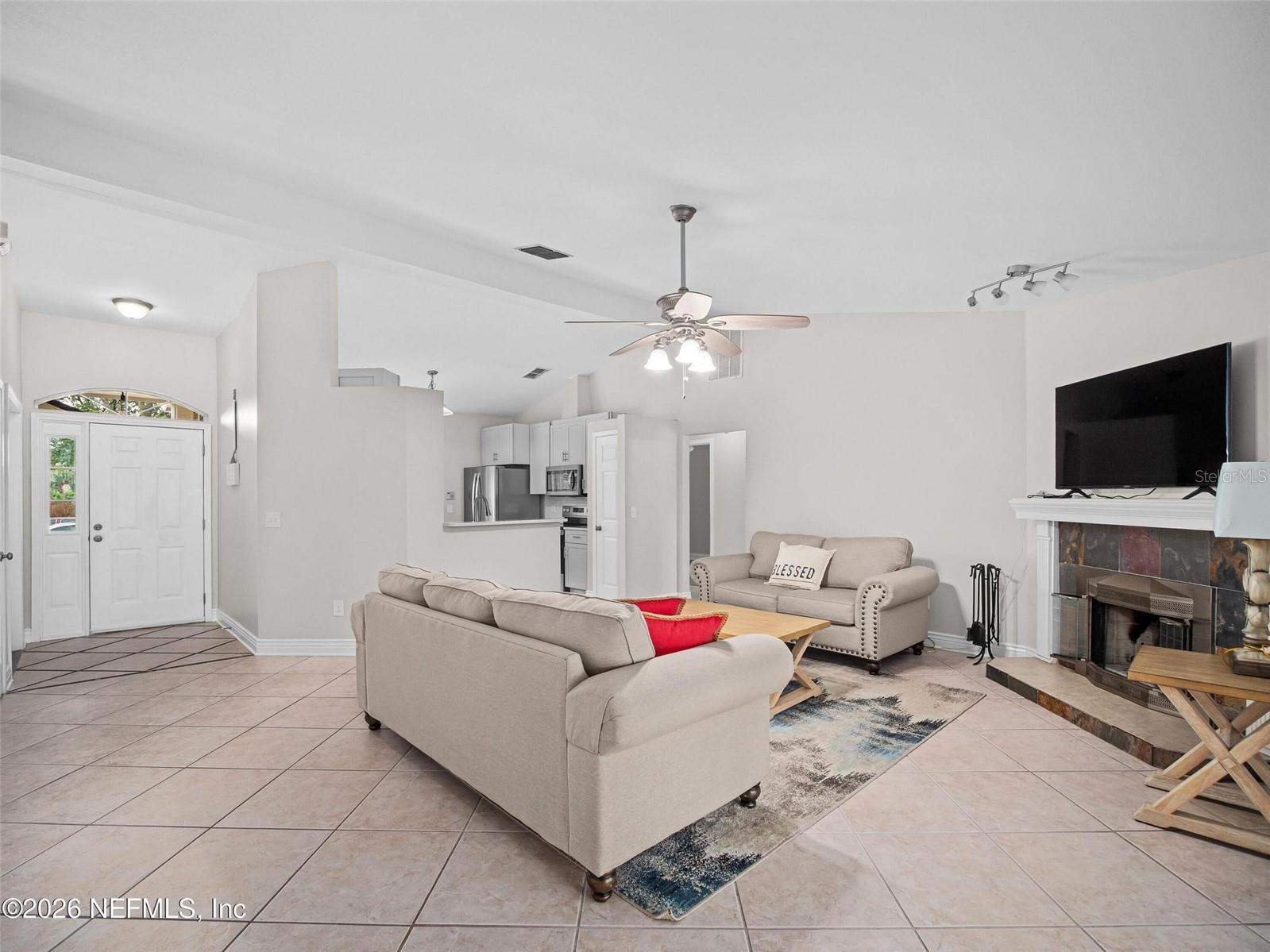 1202 DORWINION DR
