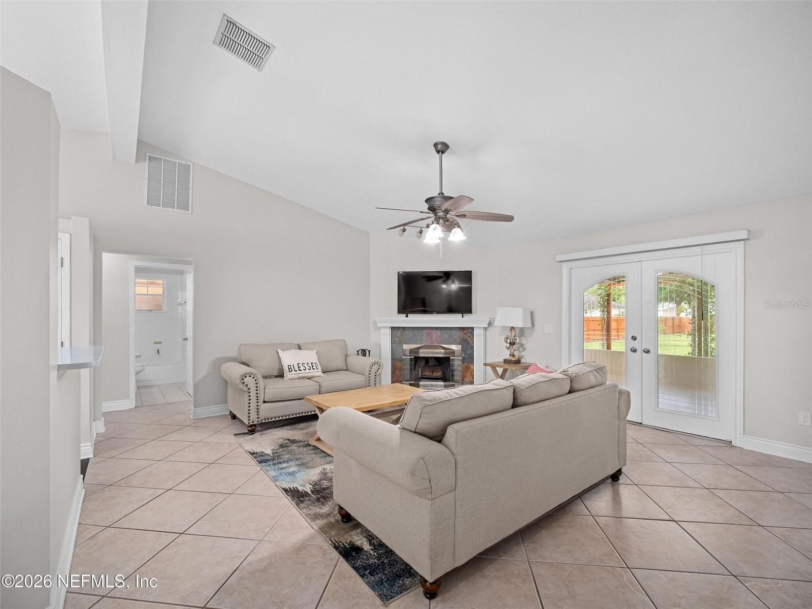 1202 DORWINION DR