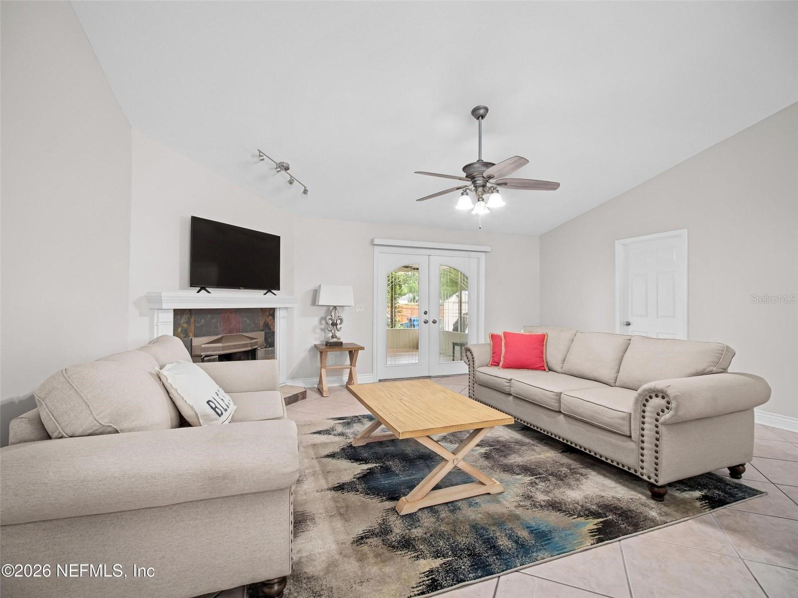 1202 DORWINION DR