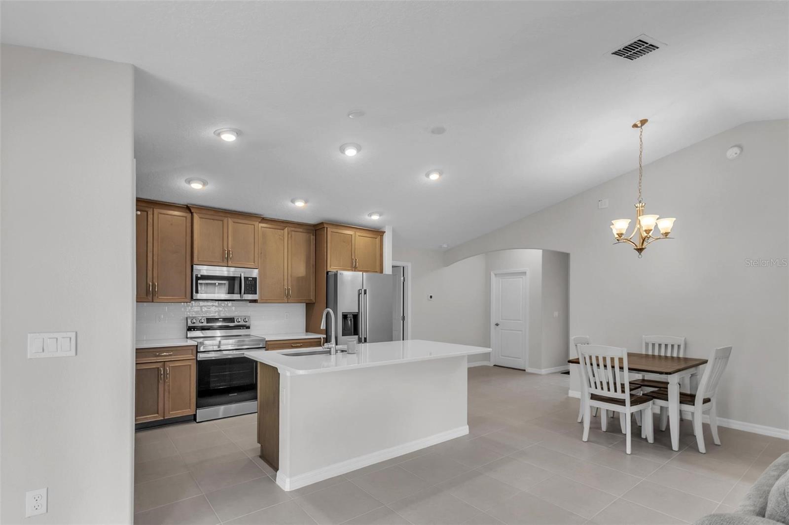 63 PRESIDENT LN