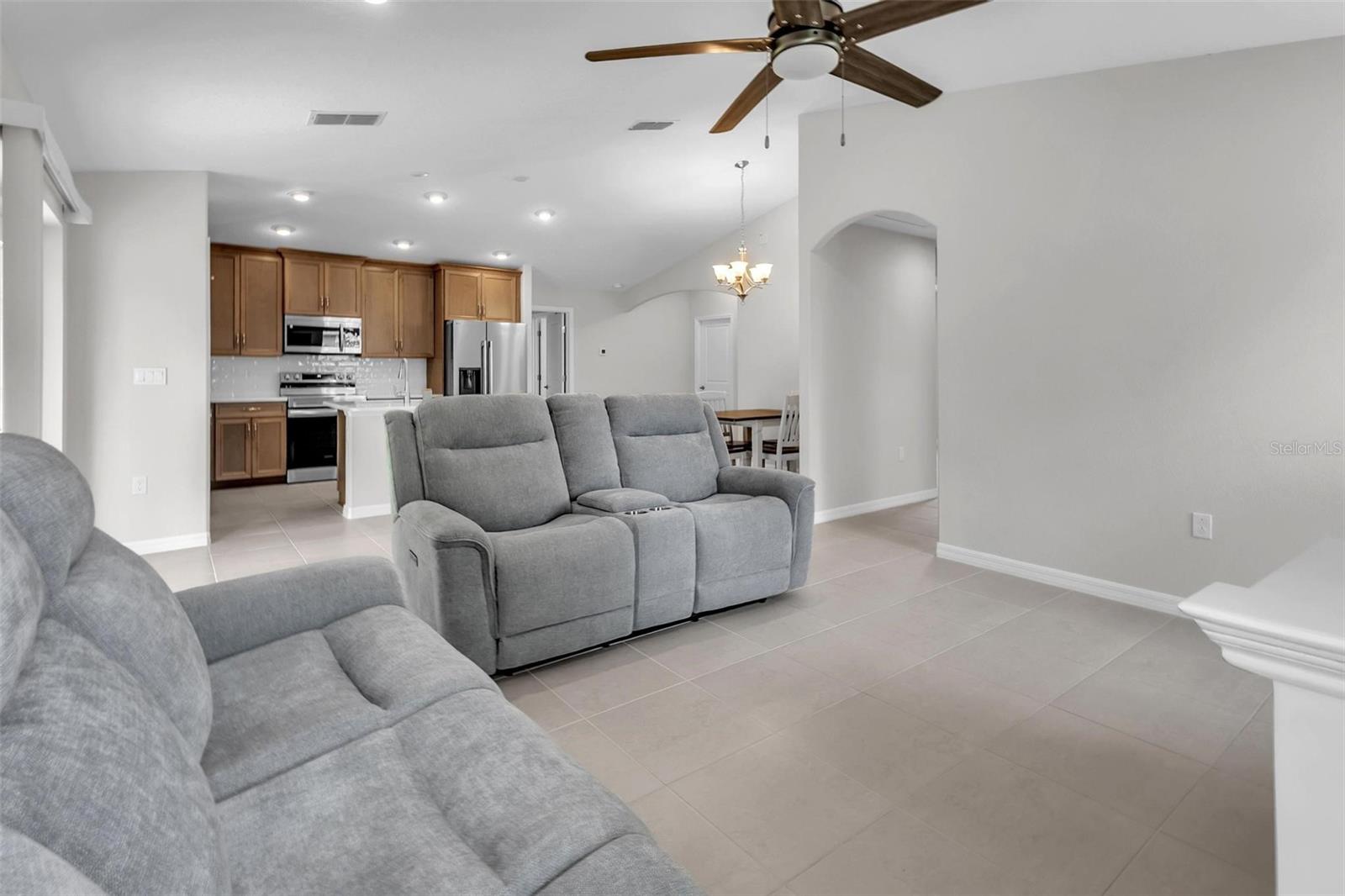 63 PRESIDENT LN