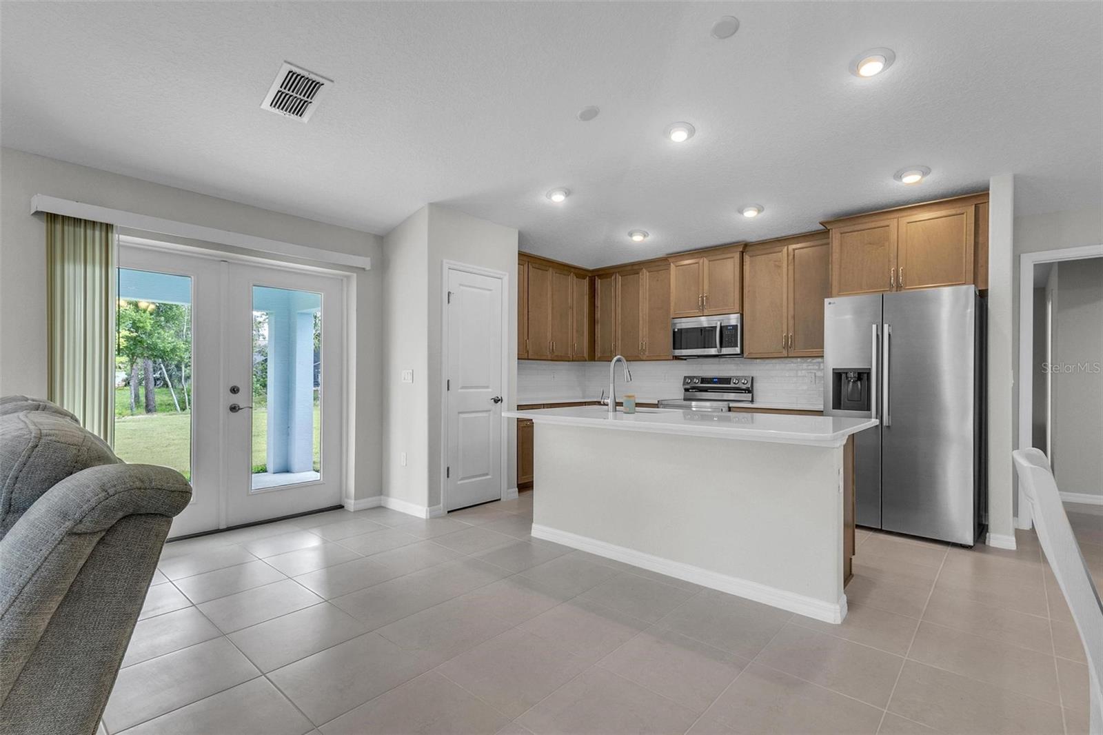 63 PRESIDENT LN