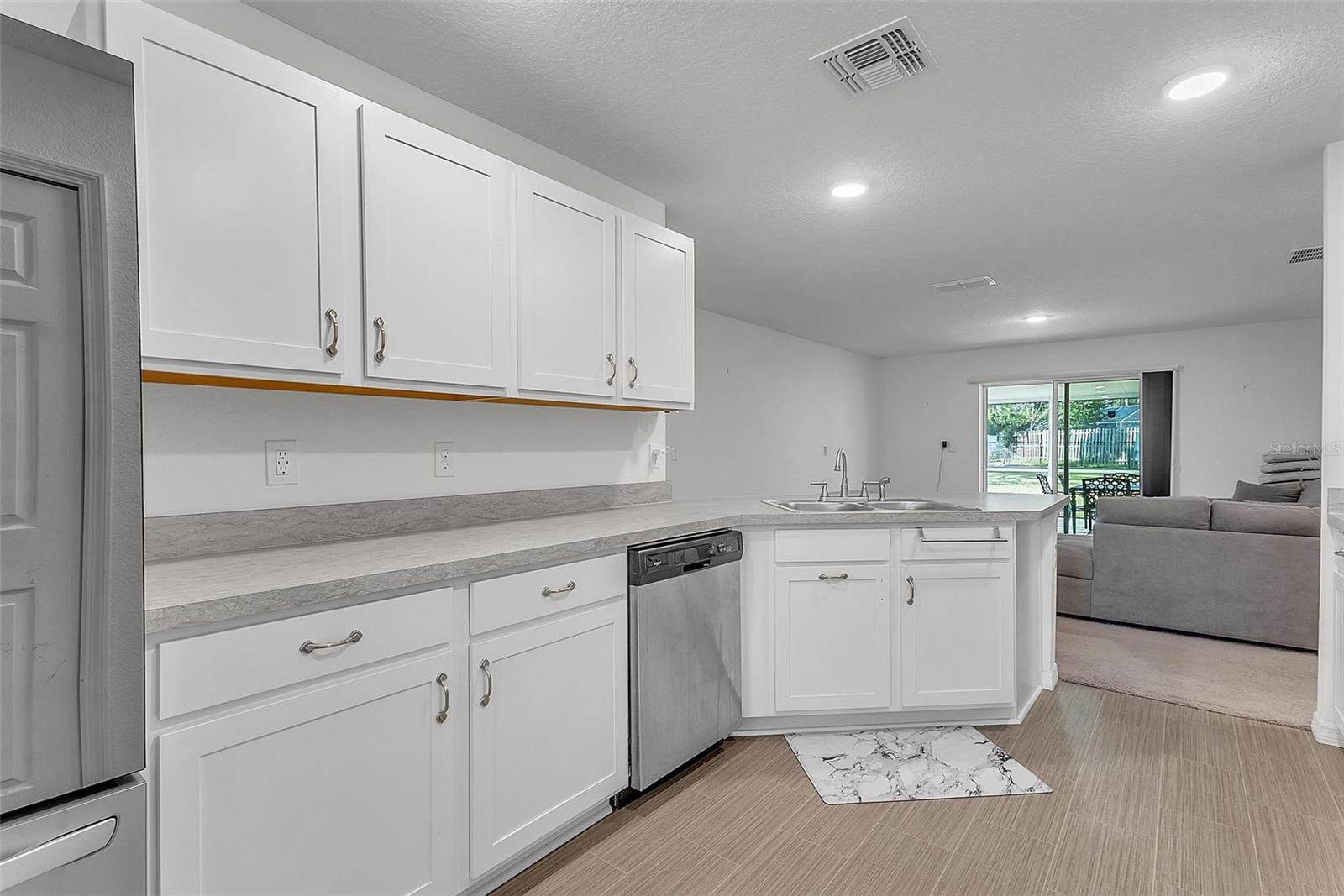 159 PERSIMMON DR