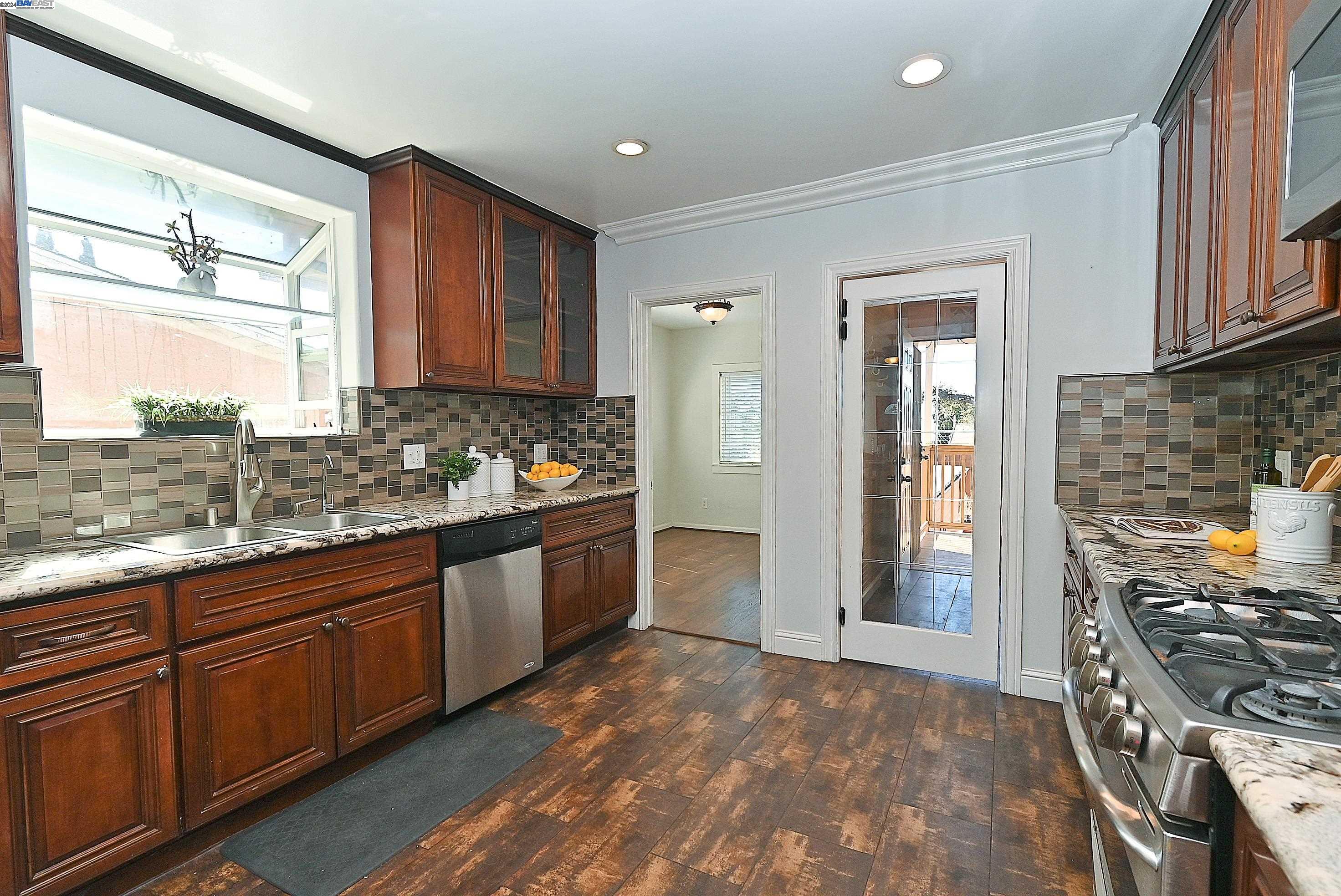3907 Aqua Vista St