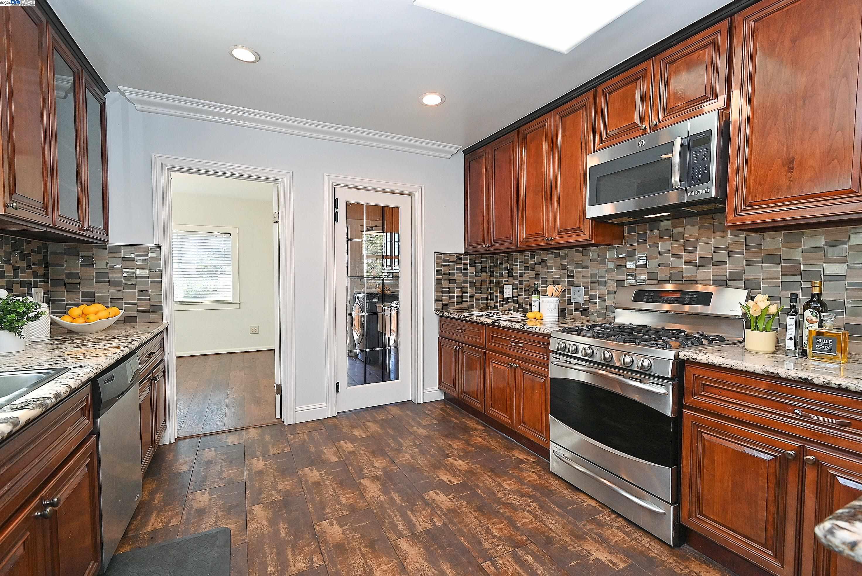3907 Aqua Vista St