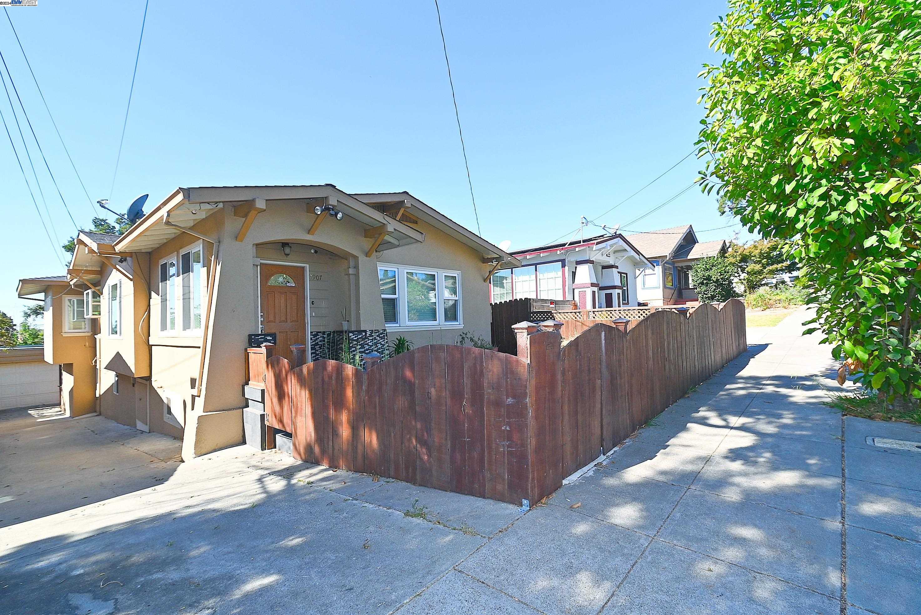3907 Aqua Vista St