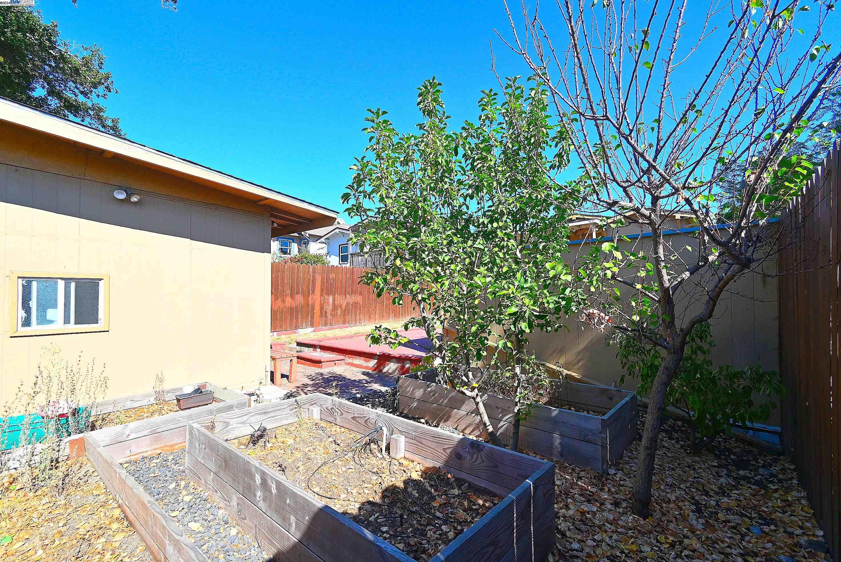 3907 Aqua Vista St