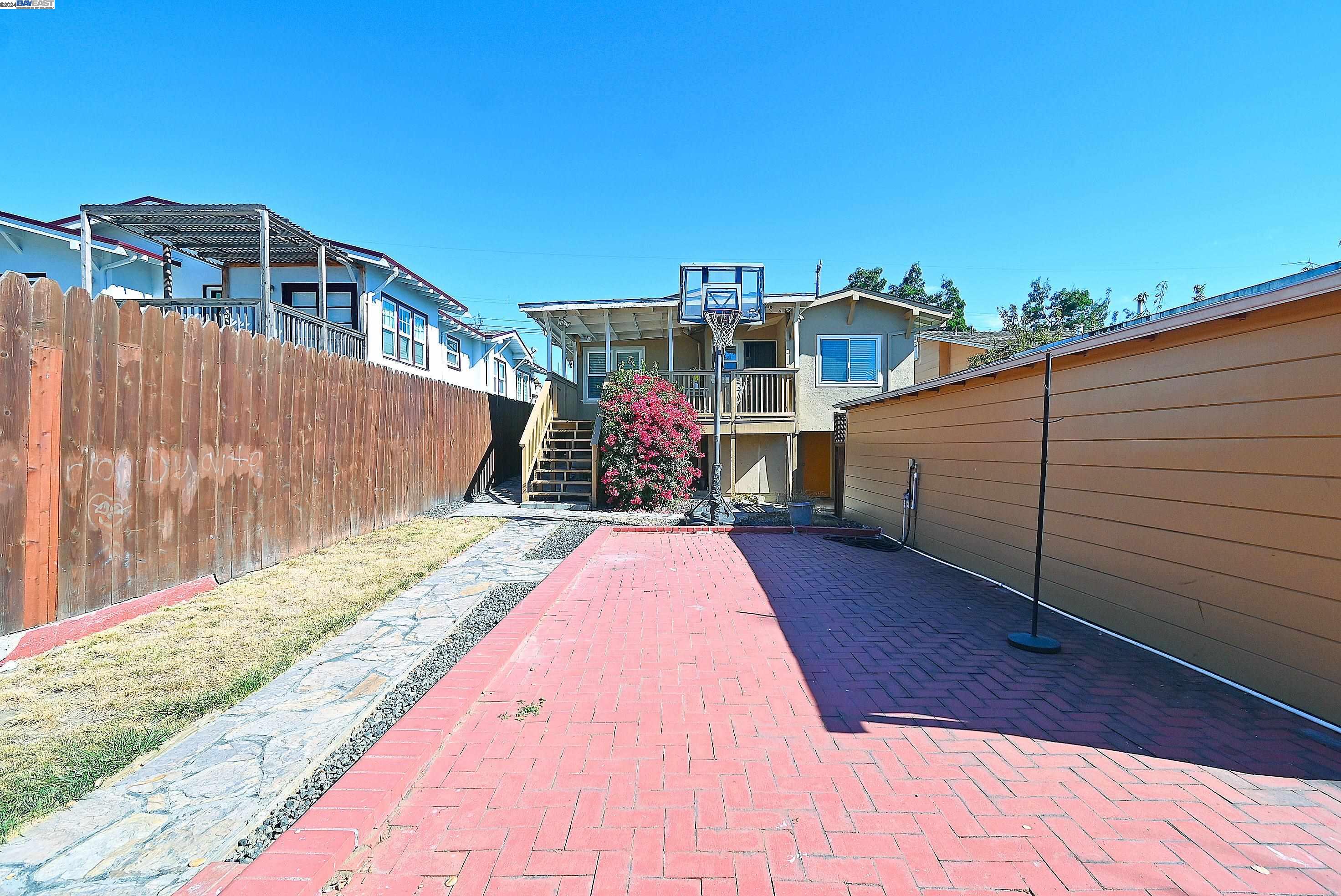 3907 Aqua Vista St