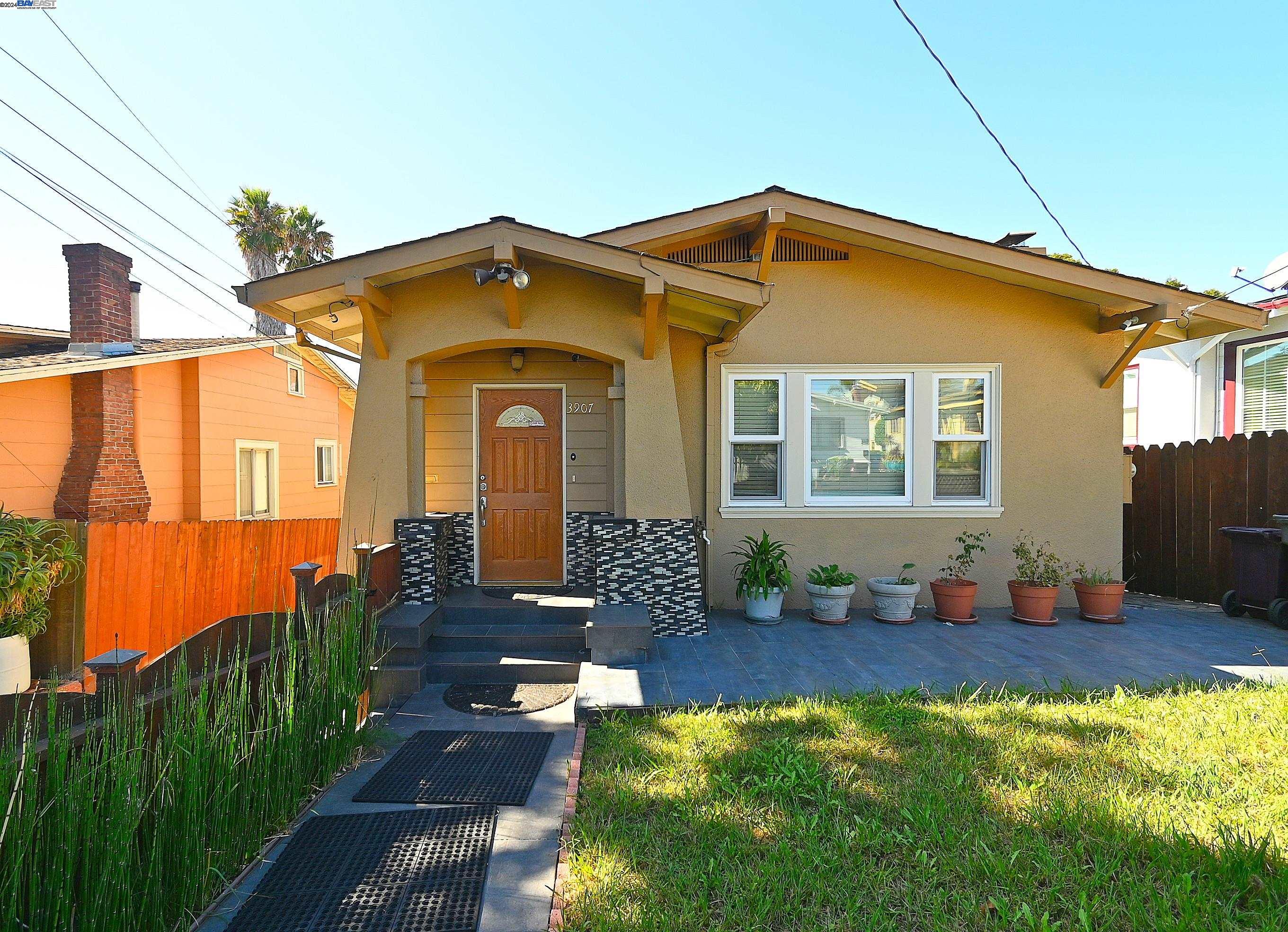 3907 Aqua Vista St