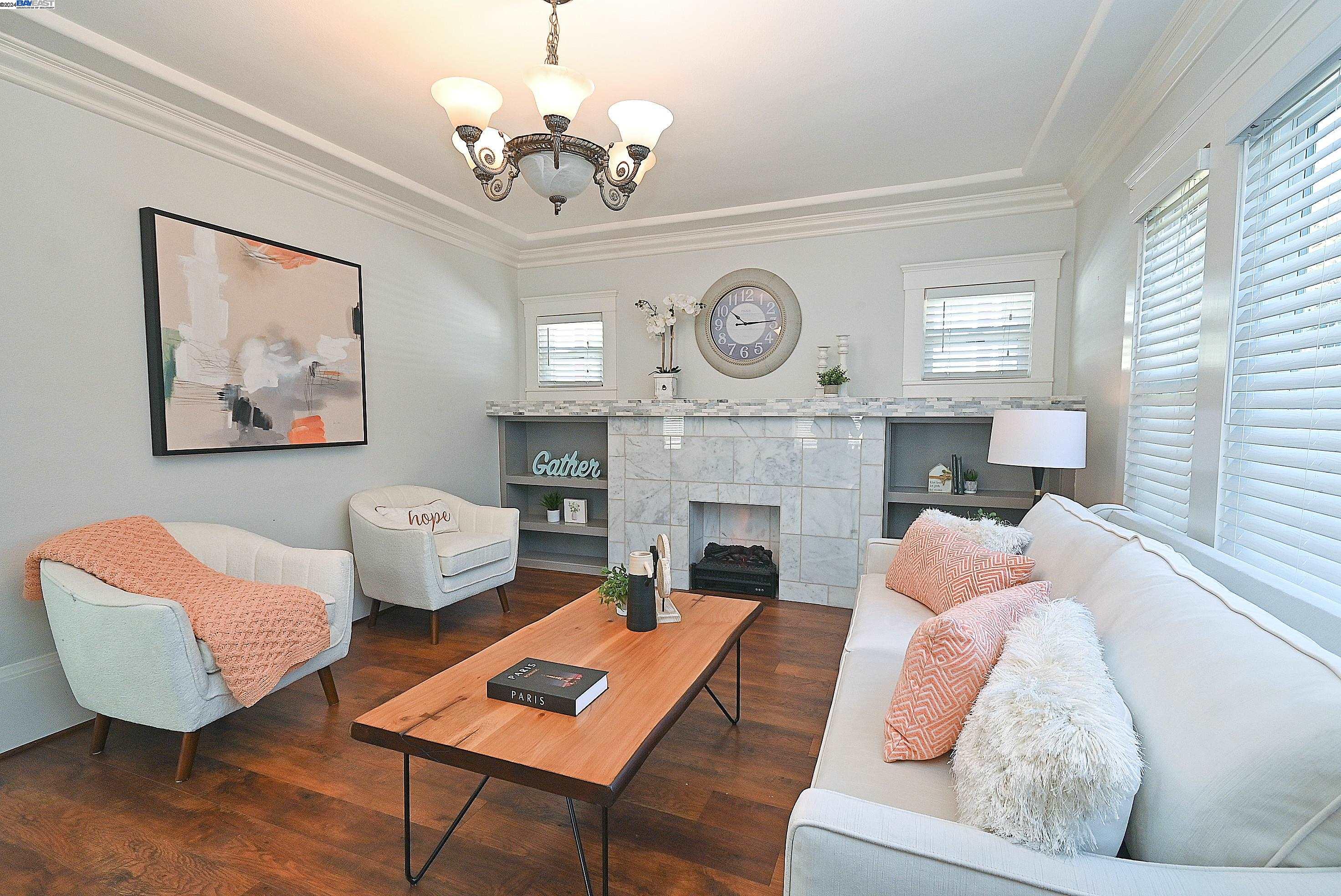 3907 Aqua Vista St