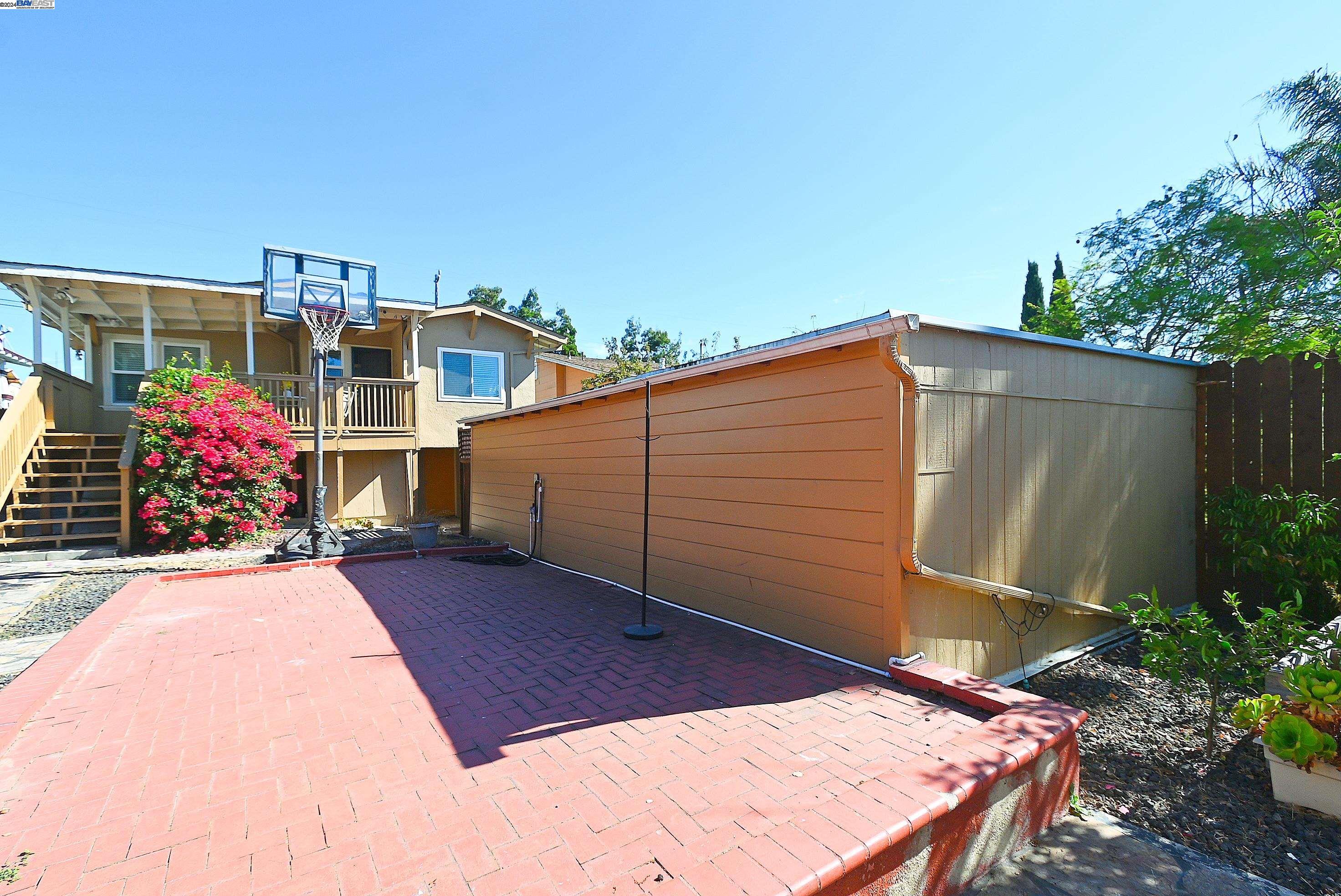 3907 Aqua Vista St