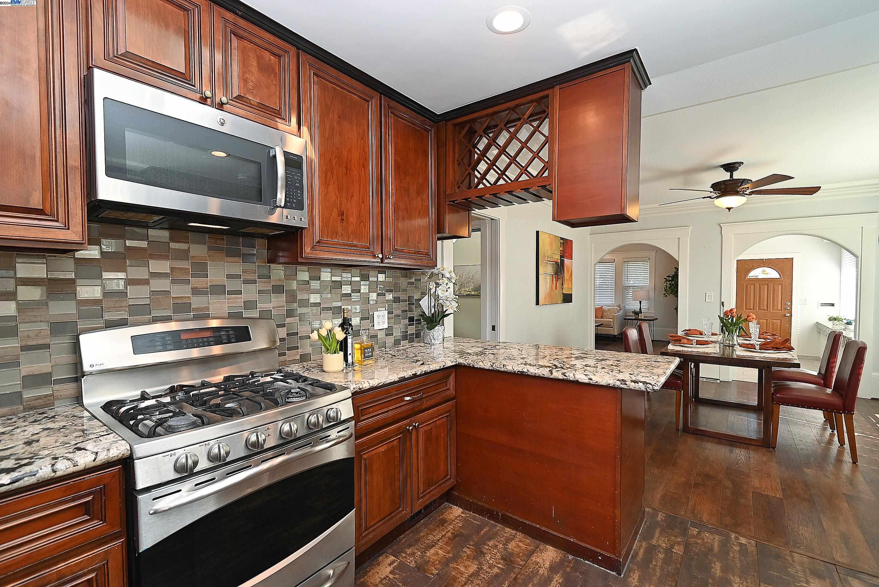 3907 Aqua Vista St