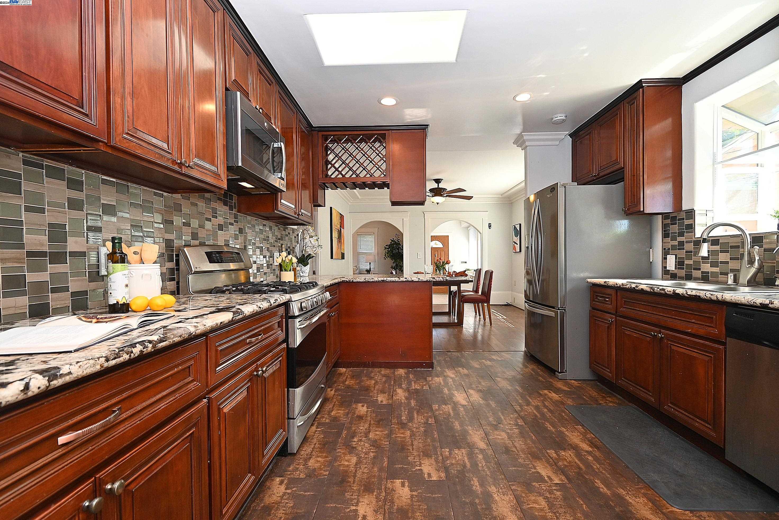3907 Aqua Vista St