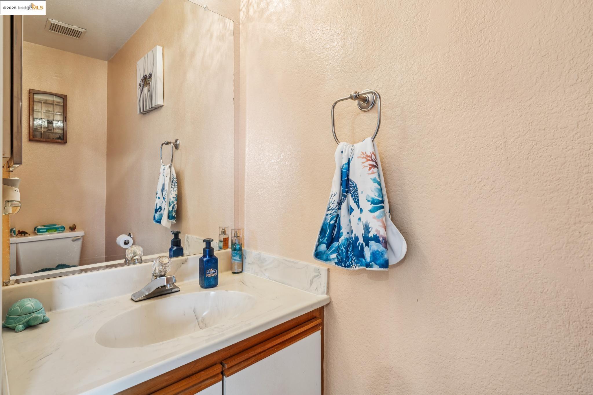 21564 Meekland Ave # 1