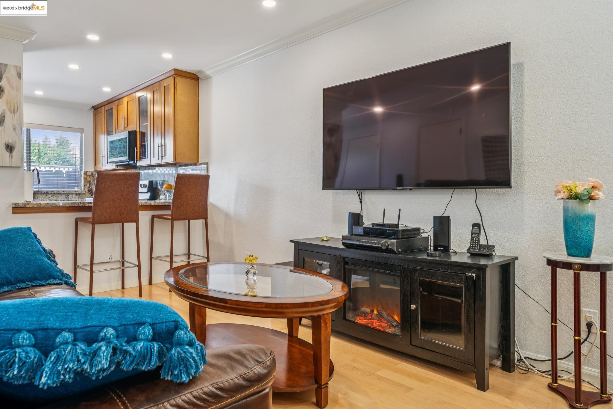 21564 Meekland Ave # 1