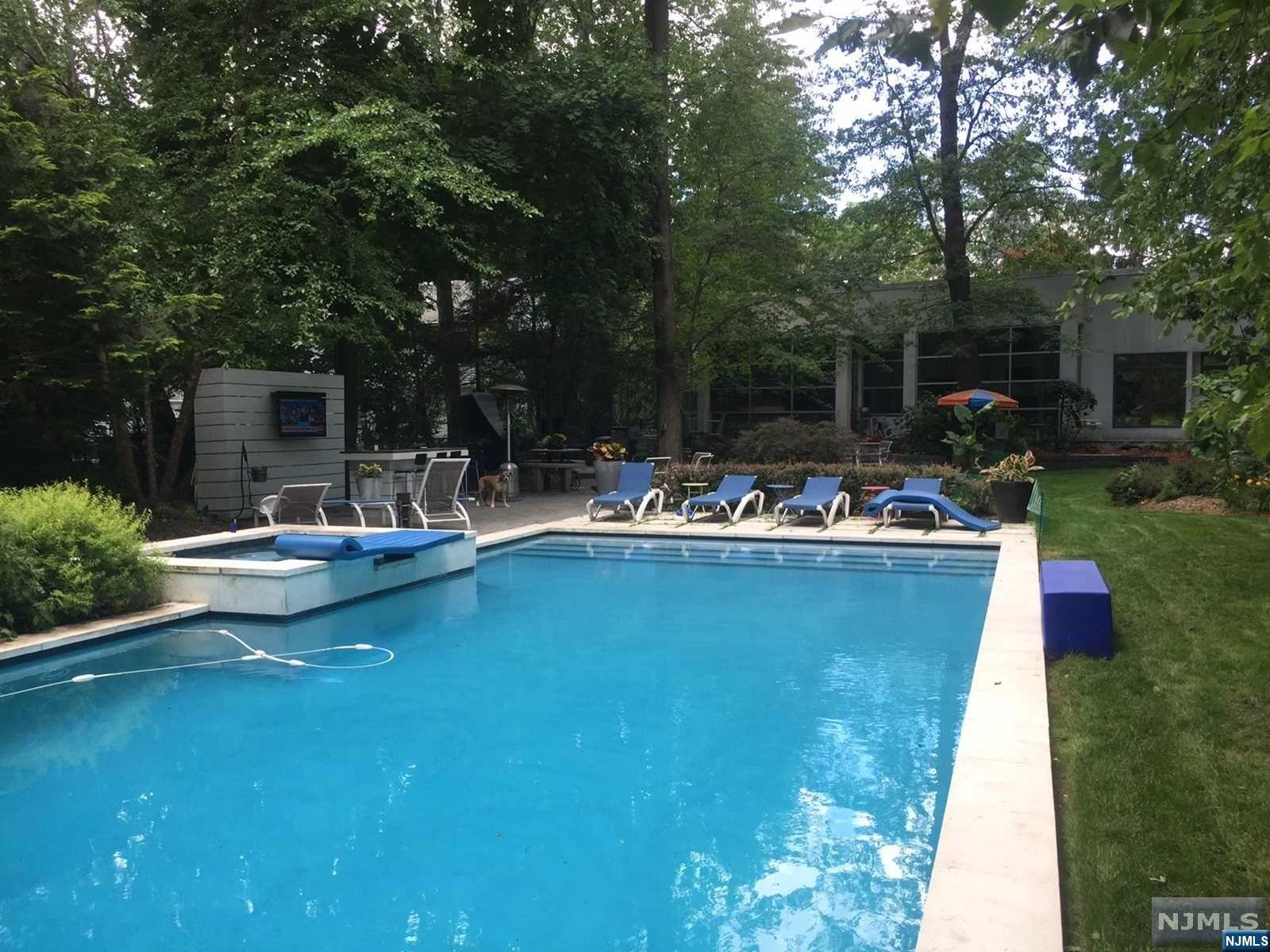 954 Pines Terrace