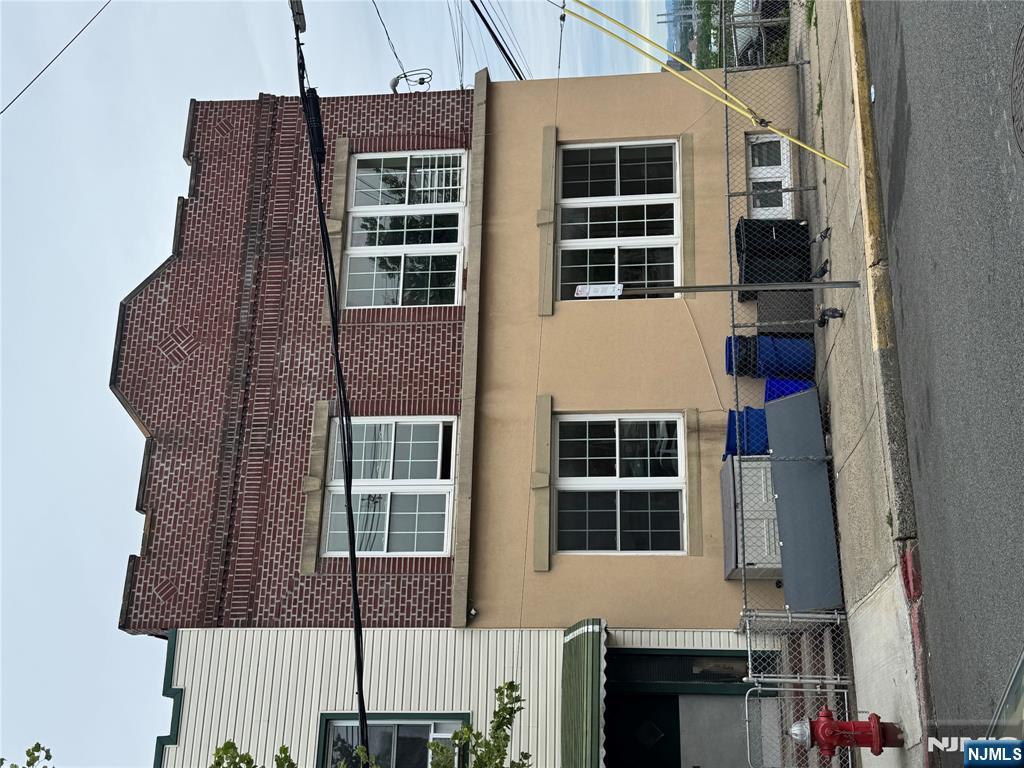 183 Thorne Street 1F