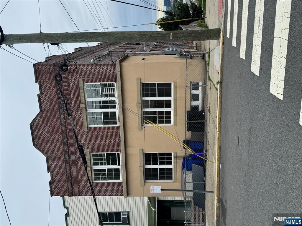 183 Thorne Street 1F