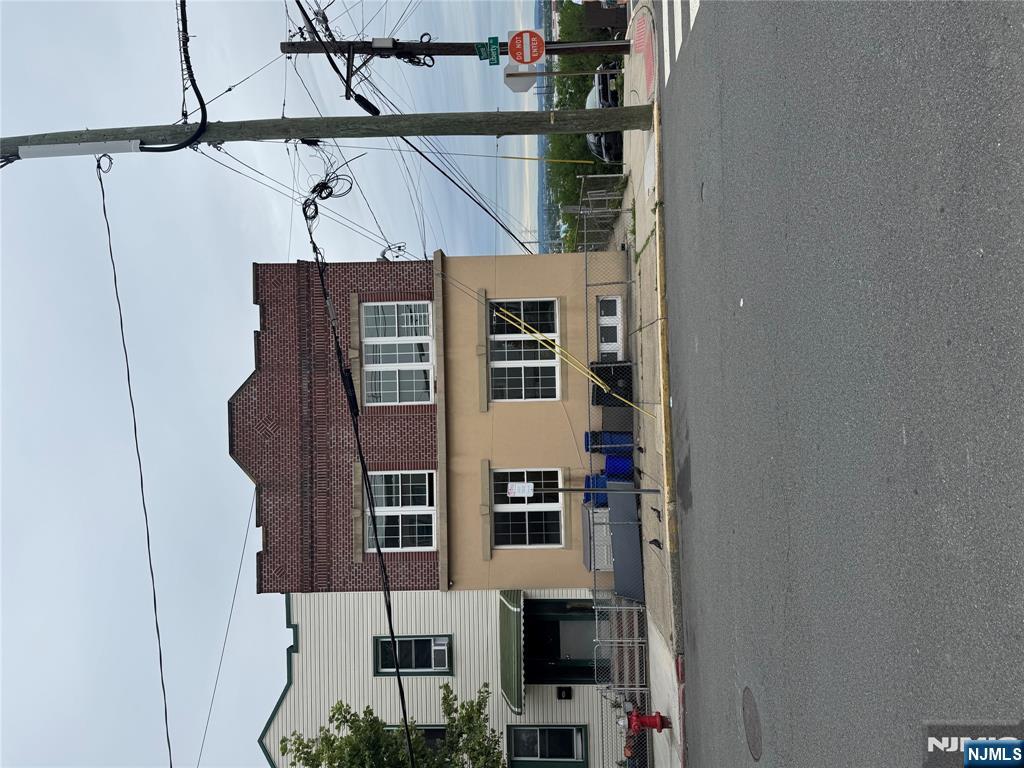 183 Thorne Street 1F