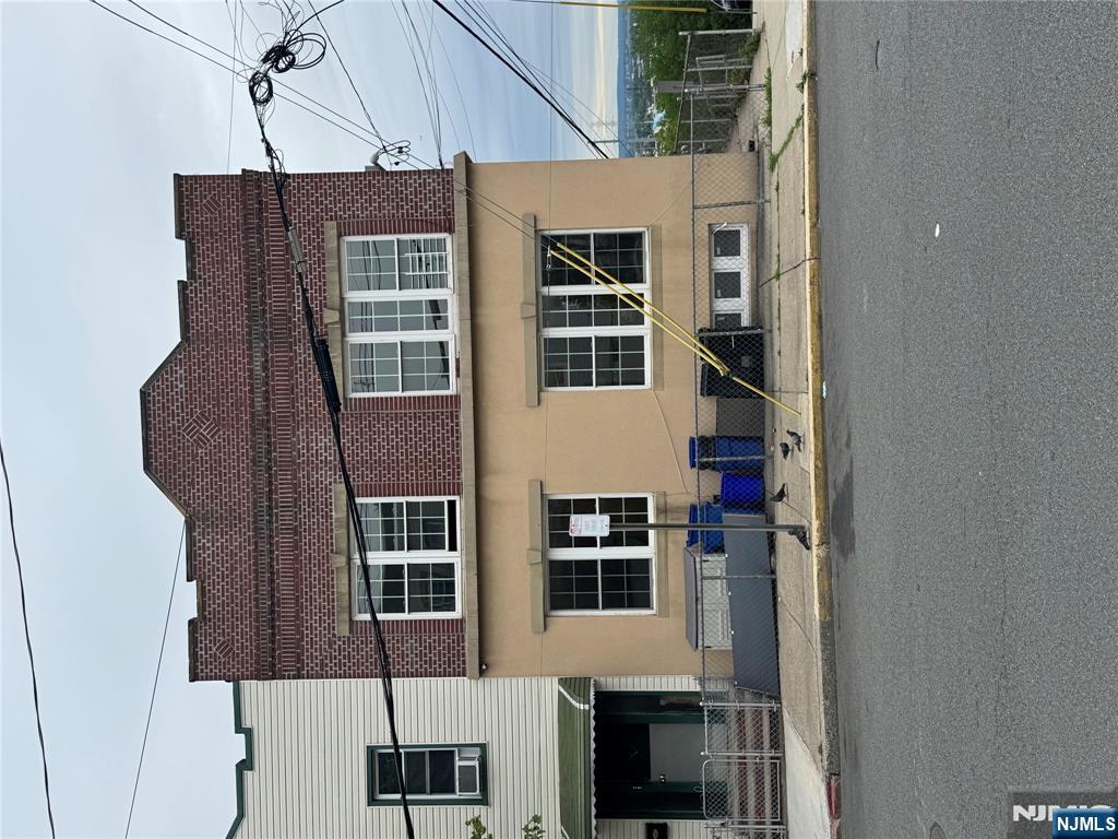 183 Thorne Street 1F