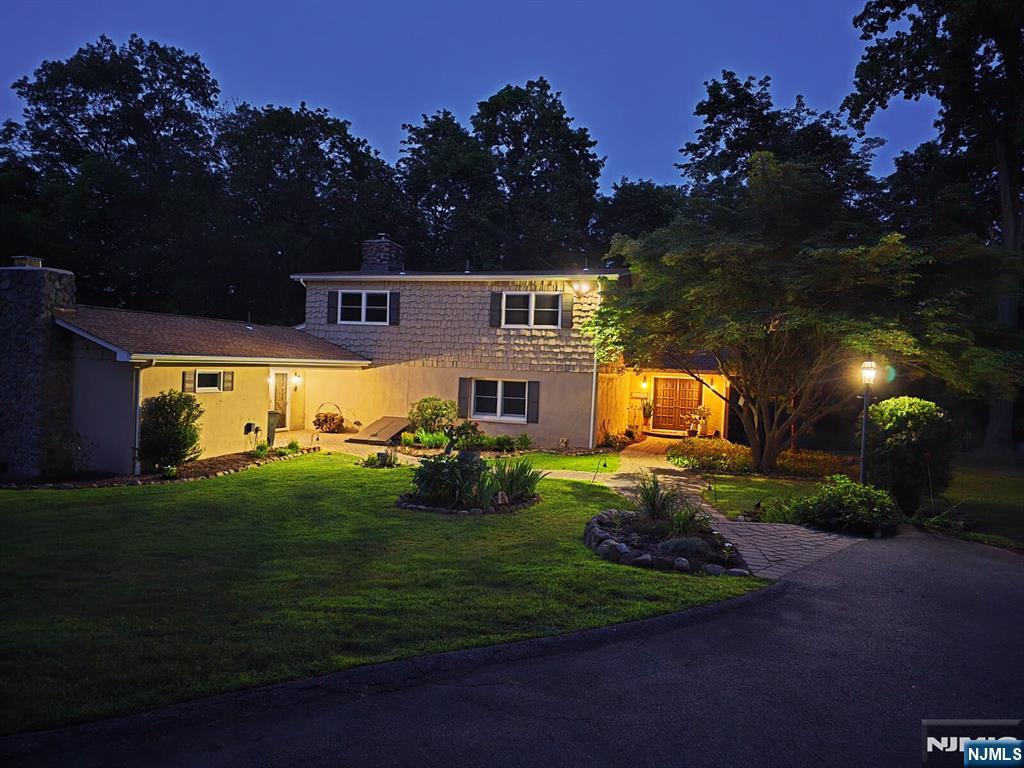 8 Crosby Lane