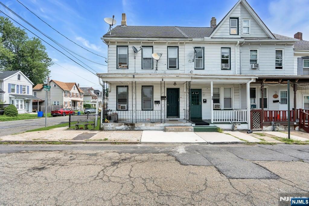17 Railroad Avenue