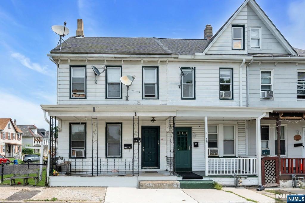17 Railroad Avenue