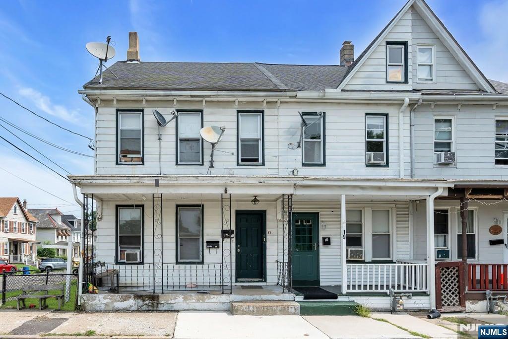17 Railroad Avenue