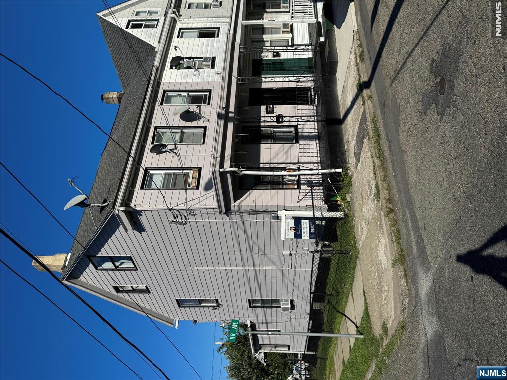 17 Railroad Avenue