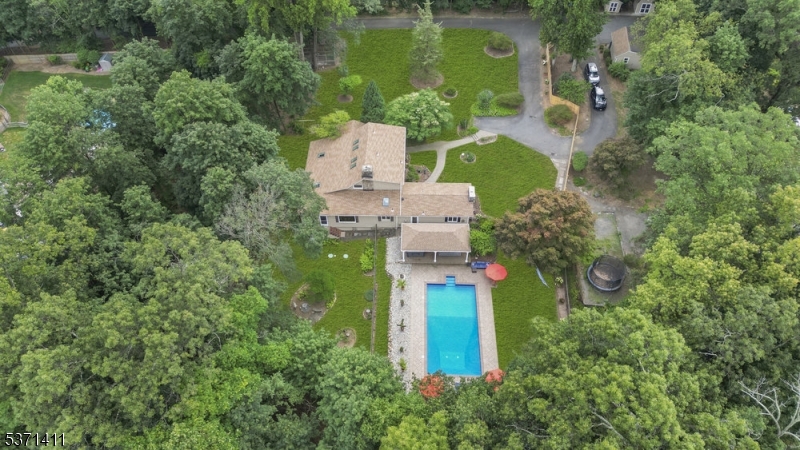 8 Crosby Ln