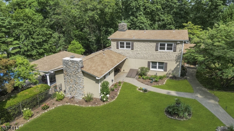 8 Crosby Ln