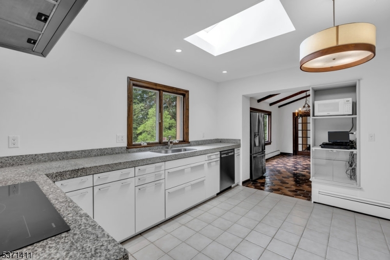 8 Crosby Ln