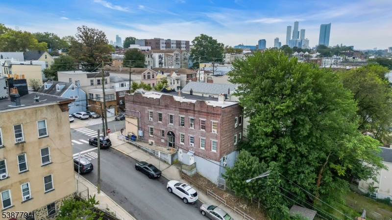 183 Thorne St