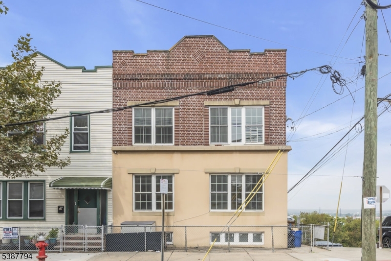 183 Thorne St