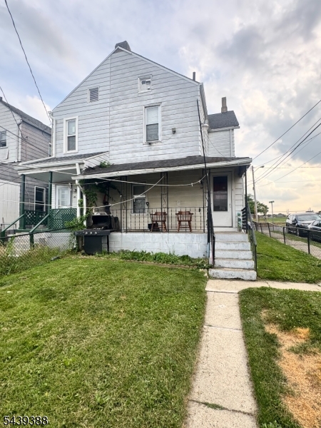 17 Railroad Ave
