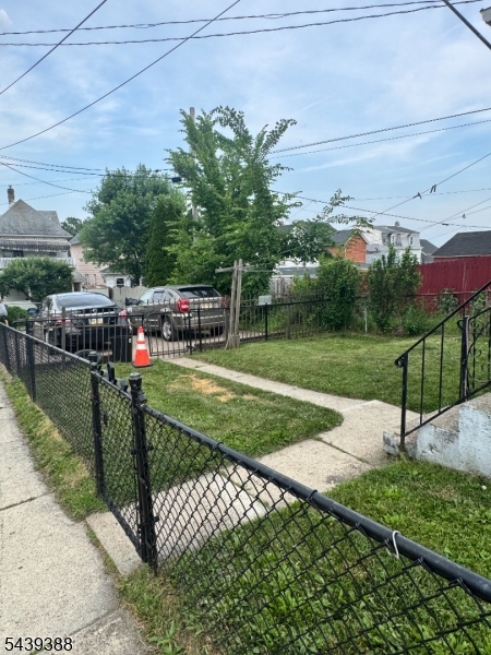 17 Railroad Ave