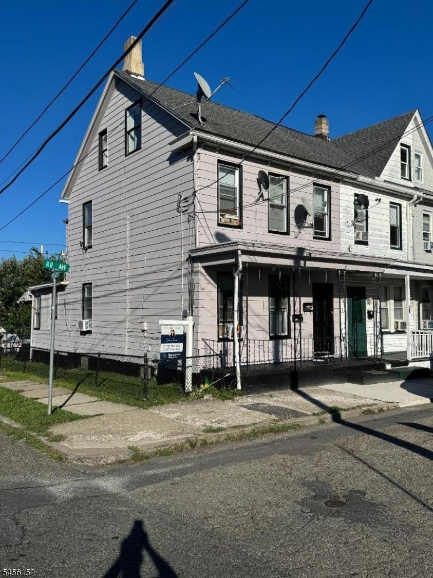 17 Railroad Ave