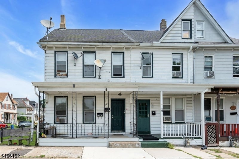 17 Railroad Ave