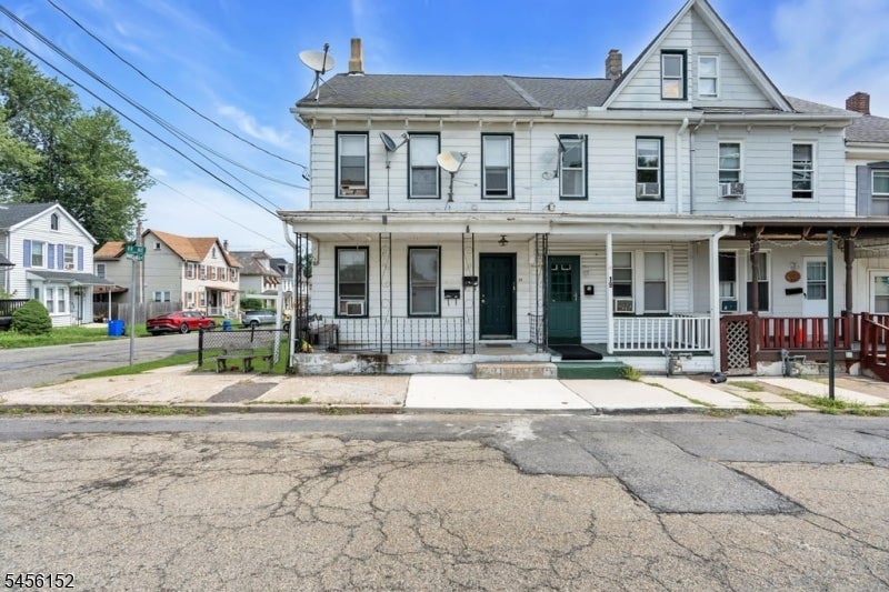 17 Railroad Ave