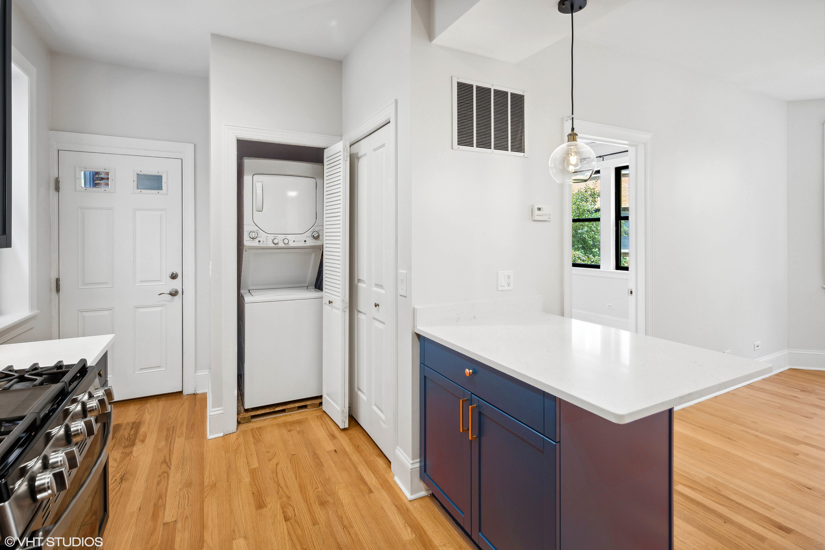 7635 N Greenview Avenue Unit: 1W