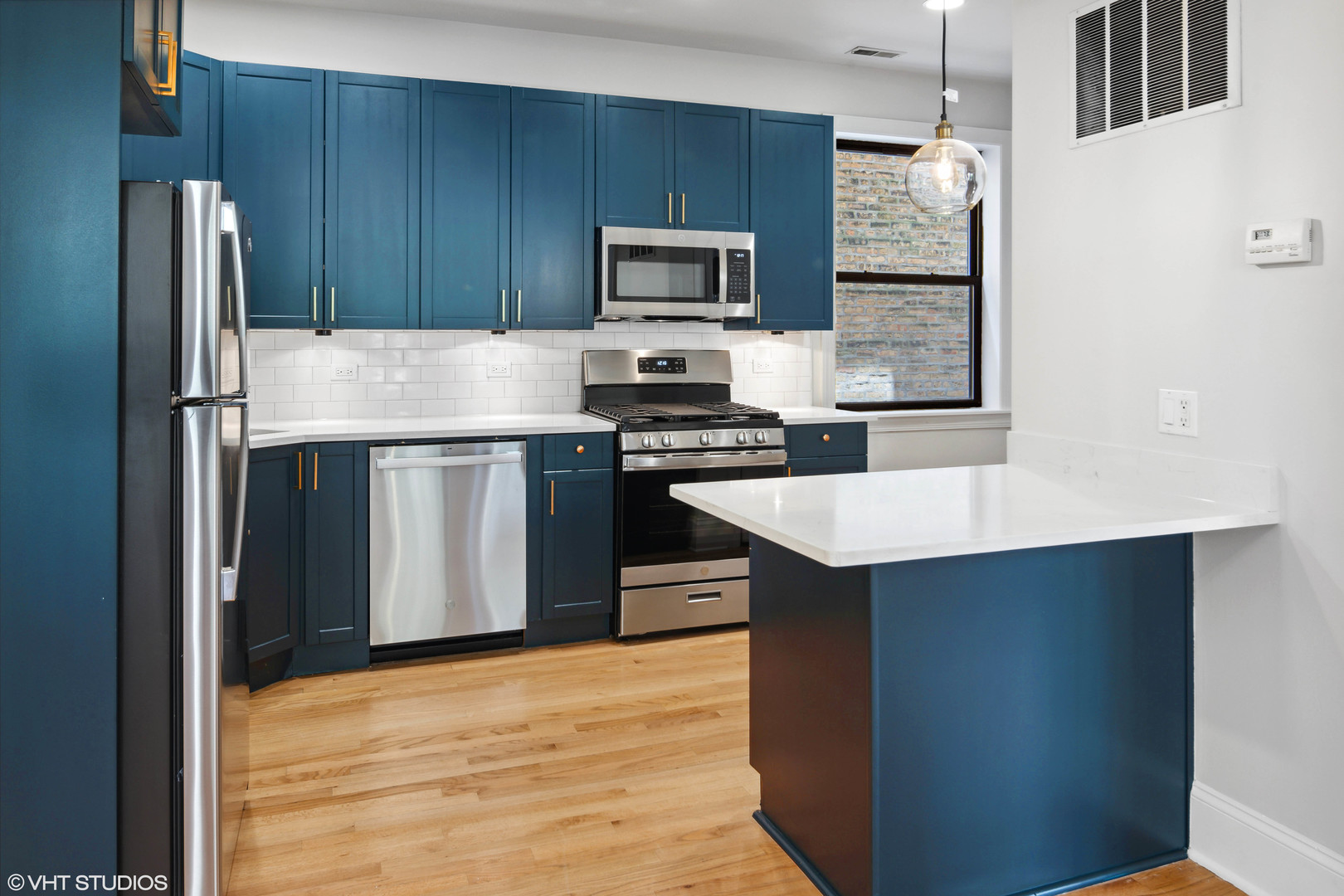 7635 N Greenview Avenue Unit: 1W
