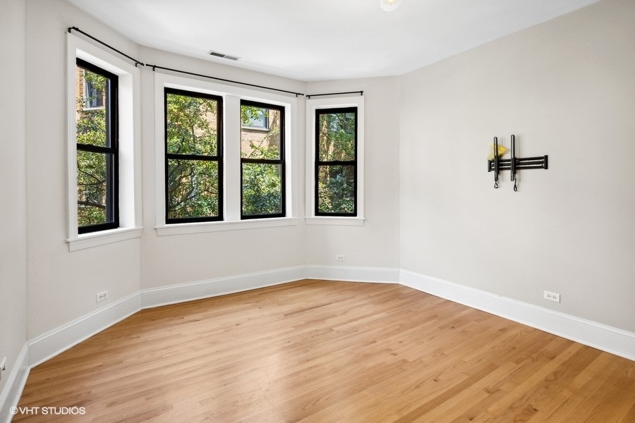 7635 N Greenview Avenue Unit: 1W
