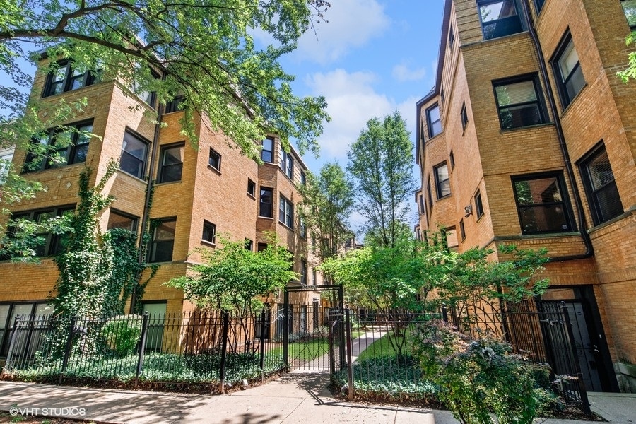 7635 N Greenview Avenue Unit: 1W