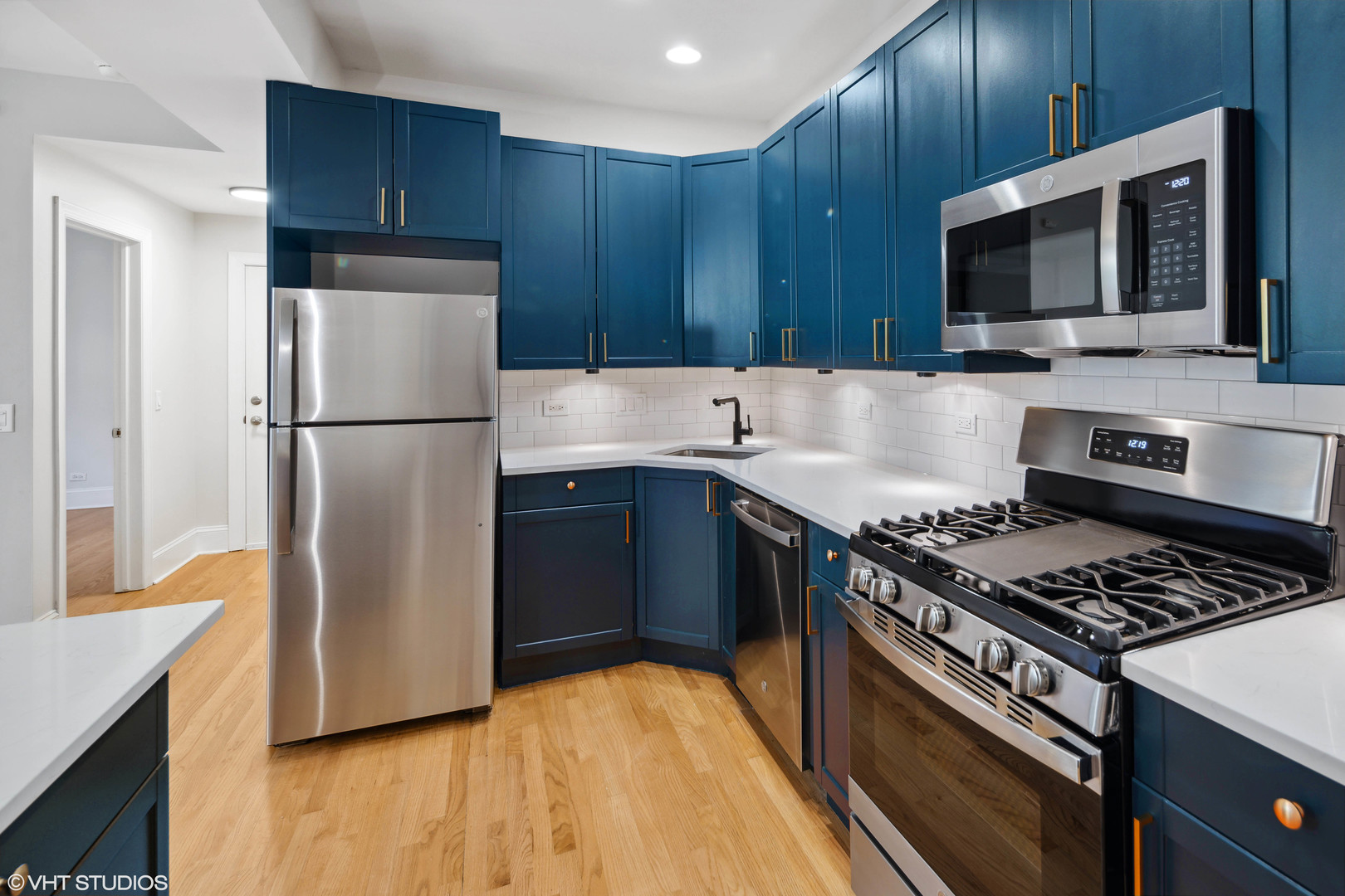 7635 N Greenview Avenue Unit: 1W