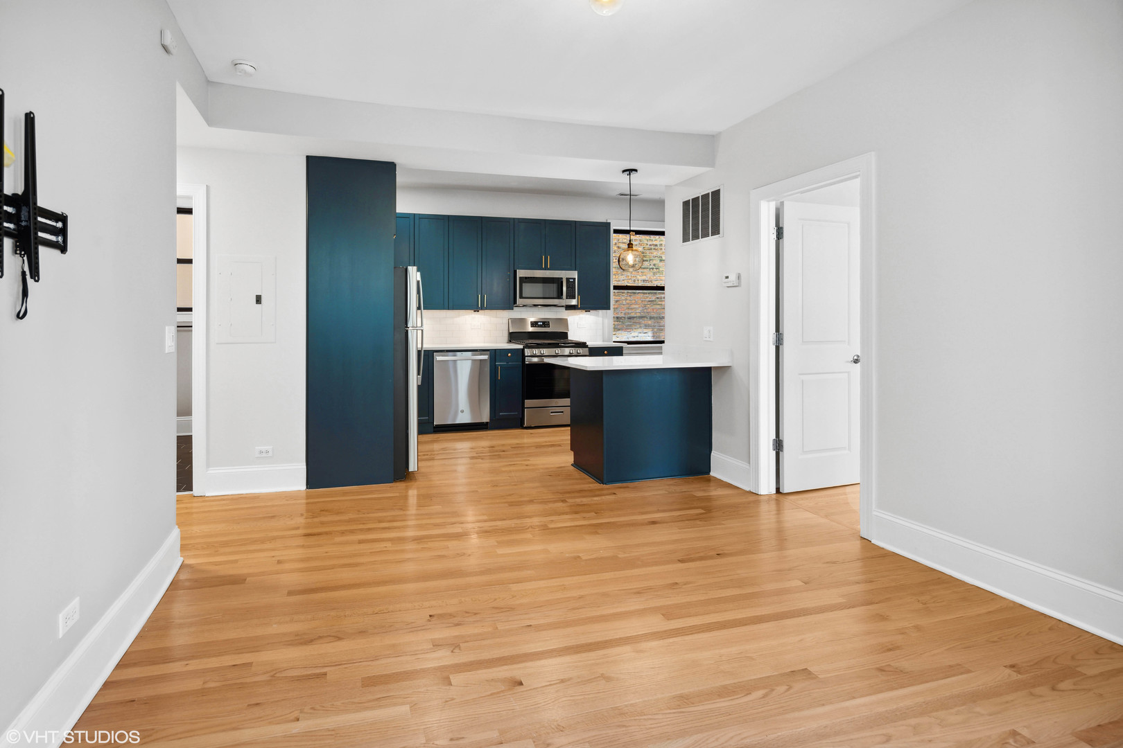 7635 N Greenview Avenue Unit: 1W