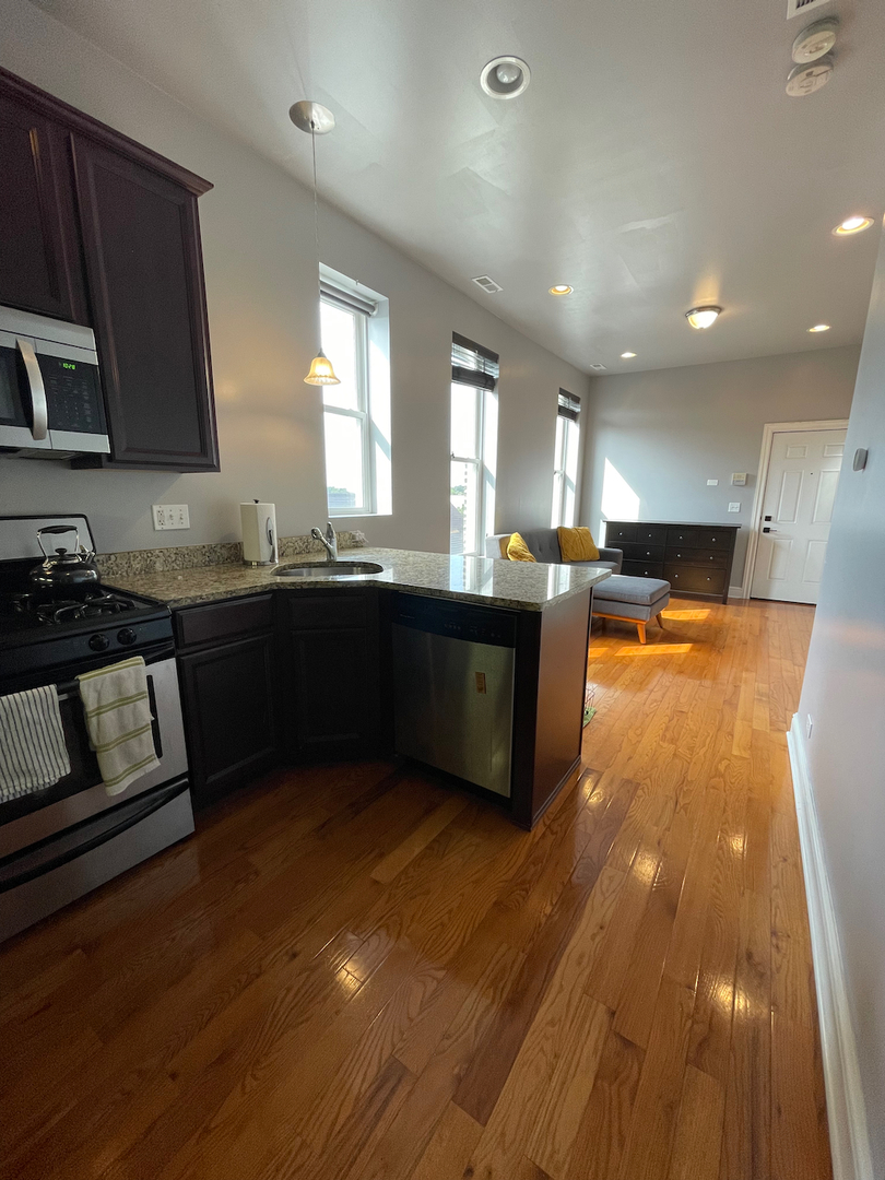 1841 N Lawndale Avenue Unit: 3E